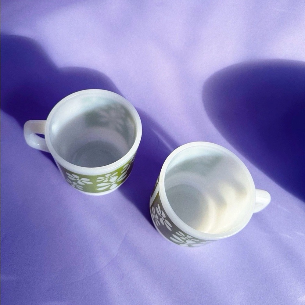 Anchor Hocking Fire King Mugs Green Flowers Milk Glass Lot Of (2) Great Cond - Picture 2 of 5